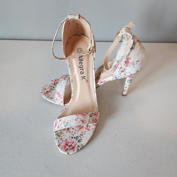 Floral Sandals "NEW" - Picture 9 of 15